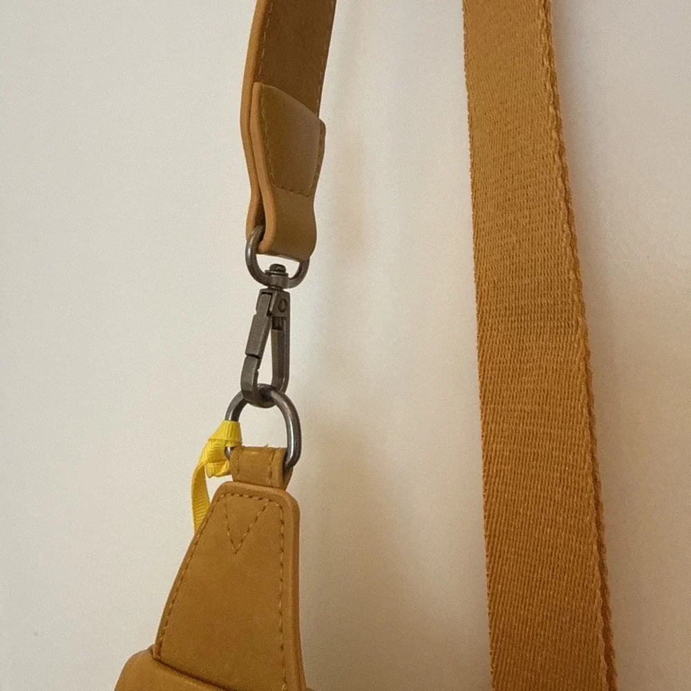 Wrangler NWT Western 100% Leather Mustard Yellow Sling Crossbody Purse